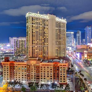 Lucky Gem Penthouse & Luxury Suites At Signature Resort, Balcony Strip View 3505